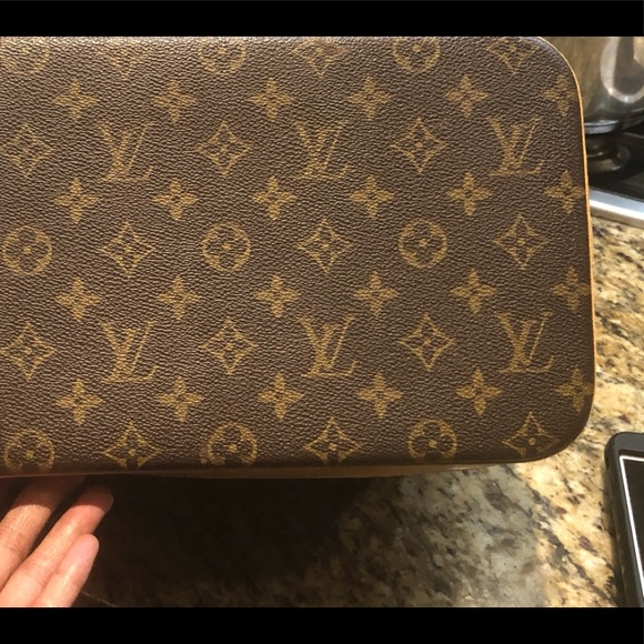 Gorgeous Sharon Stone Louis Vuitton hobo style! - Picture 5 of 10